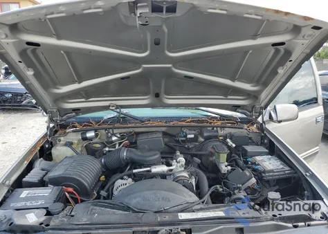 1999 Chevrolet Suburban C1500 z USA, uszkodzony, nr VIN 3GNEC16R8XG267165